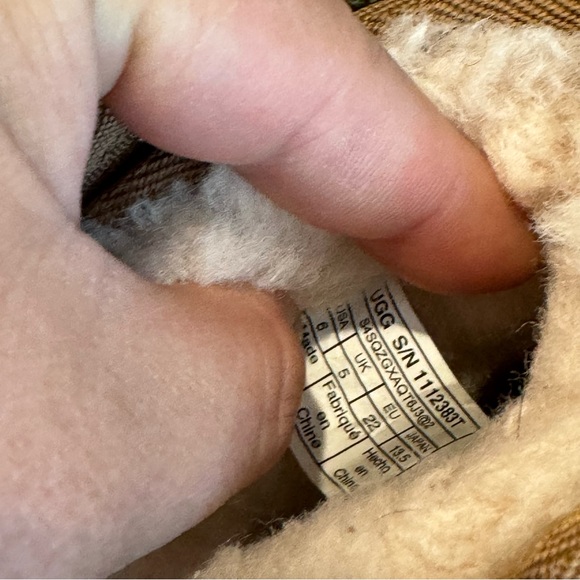 {UGG} Kids boots- Sold Separately - Picture 7 of 11